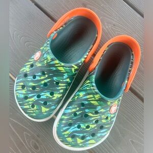 Kids crocs size 10/11
